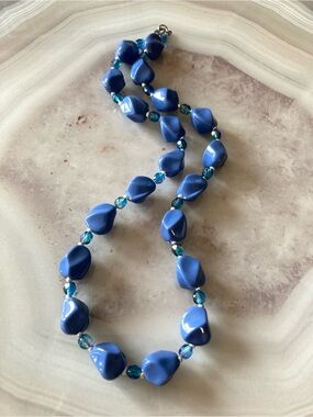 ✨Retro 80s Inspired Beaded Necklace with a classic twist